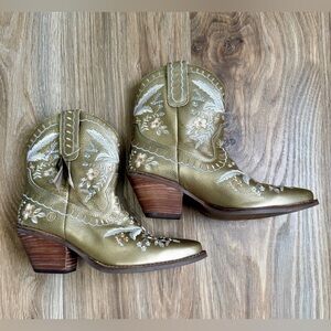 Dingo Primrose Ankle Boot Gold Womens Size 8.5 NWT